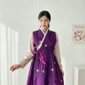 a sleeveless hanbok